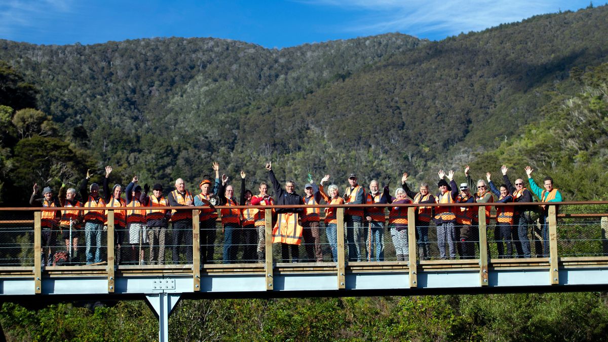 TimCuff - Hi Vis 13 on bridge waving